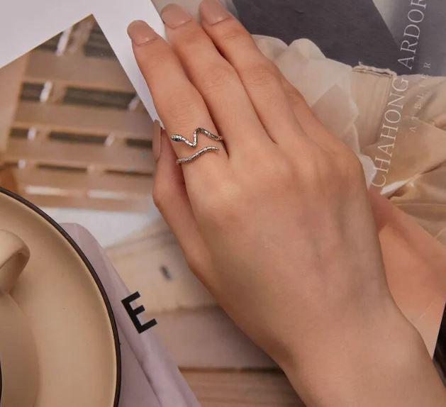 Snake Ring Irregular Open Green