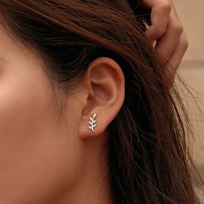 silver stud earrings leaf design pattern